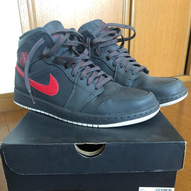 NIKE AIR JORDAN 1 MID 27.5