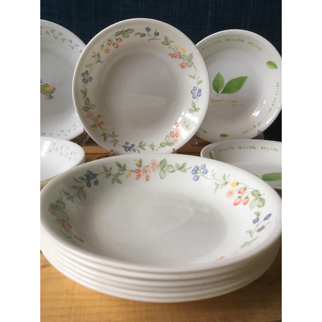 CORELLE(コレール)の【未使用】コレール プレート 植物柄等 12枚セット インテリア/住まい/日用品のキッチン/食器(食器)の商品写真