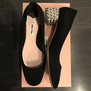 ミュウミュウ(miumiu)のmiu miu パンプス  ビジューヒール 黒 24.5〜25cm(ハイヒール/パンプス)