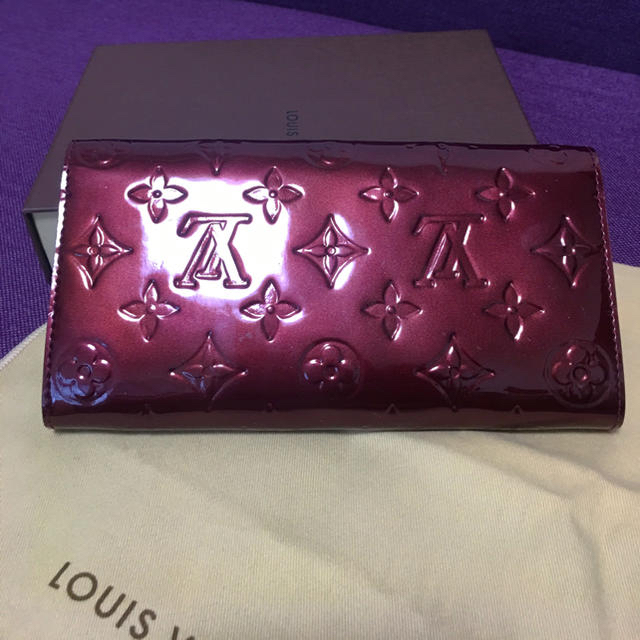 LOUIS VUITTON(ルイヴィトン)のルイヴィトン  レディース モノグラム ヴェルニ パープル長財布 レディースのファッション小物(財布)の商品写真