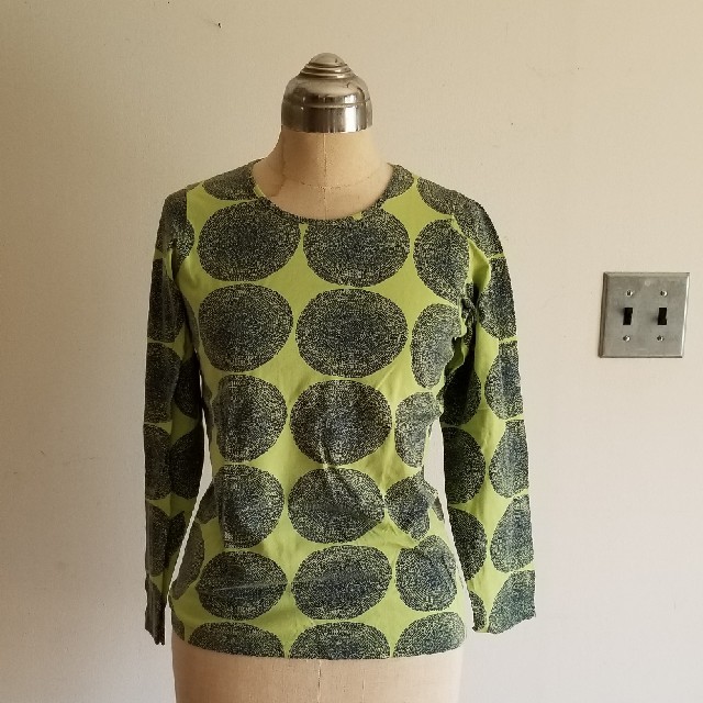 marimekko(マリメッコ)の大きな水玉カットソー　marimekko レディースのトップス(カットソー(長袖/七分))の商品写真