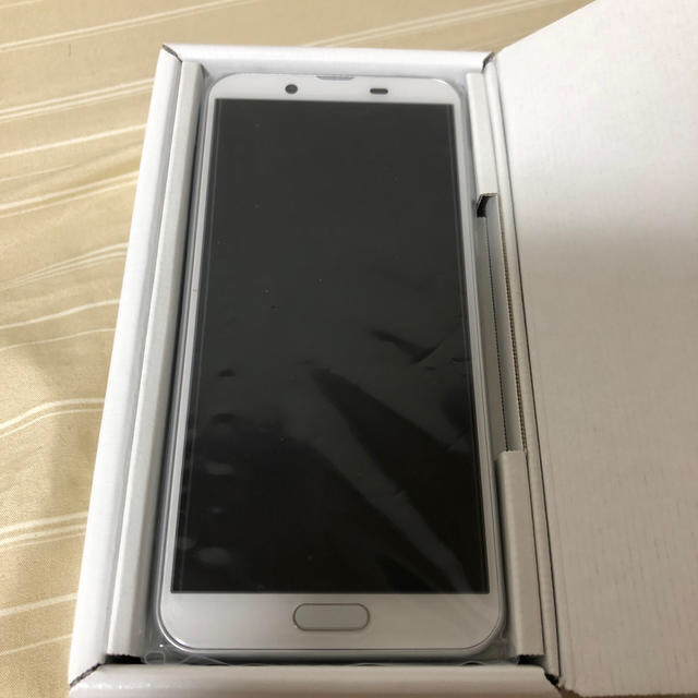 AQUOS(アクオス)のたまごさん専用 AQUOS sense2 SH-M08  ホワイトシルバー スマホ/家電/カメラのスマートフォン/携帯電話(スマートフォン本体)の商品写真