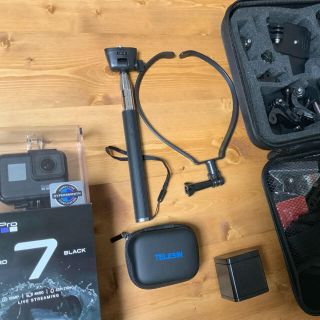 ゴープロ(GoPro)のGoPro HERO7 Black本体＋予備バッテリー3個＋各種マウント多数(ビデオカメラ)