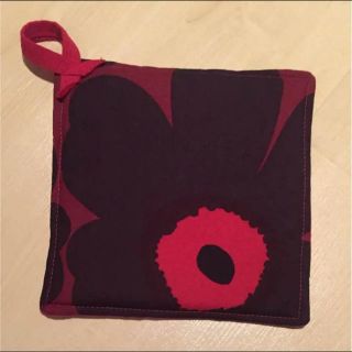 マリメッコ(marimekko)のマリメッコ 鍋敷き ウニッコ 北欧雑貨 テキスタイル ムーミン イッタラ  (収納/キッチン雑貨)