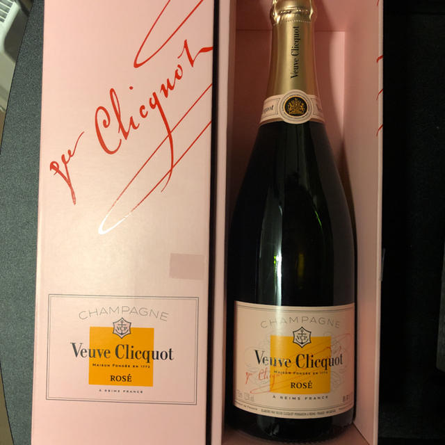 ヴーヴ・クリコ ローズラベル(VEUVE CLICQUOT ROSE LABEL