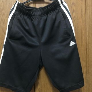 アディダス(adidas)のadidas半ズボン(ハーフパンツ)