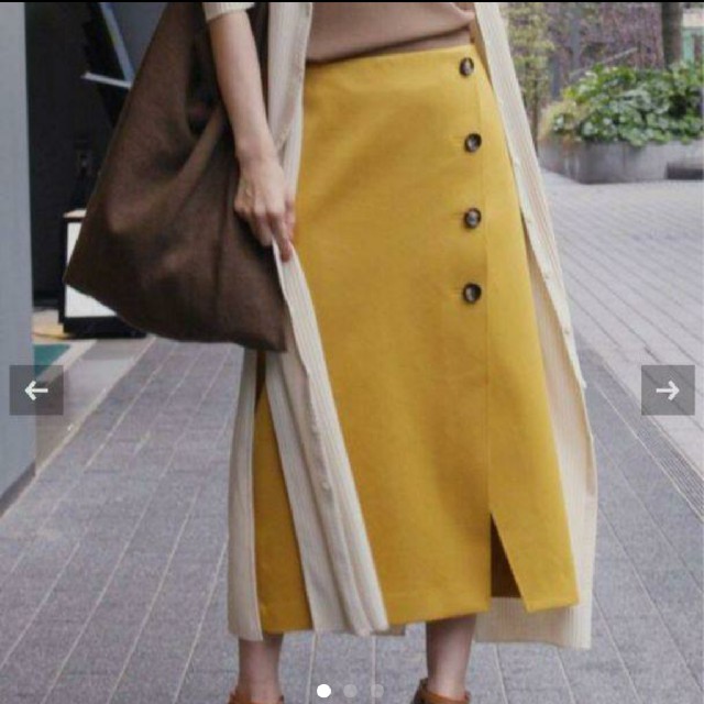 Noble(ノーブル)のNoble ボタントラペーズ スカート Spick&Span レディースのスカート(ひざ丈スカート)の商品写真