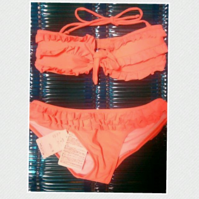 バンドゥ♥オレンジフリル水着♥新品タグ付 レディースの水着/浴衣(水着)の商品写真