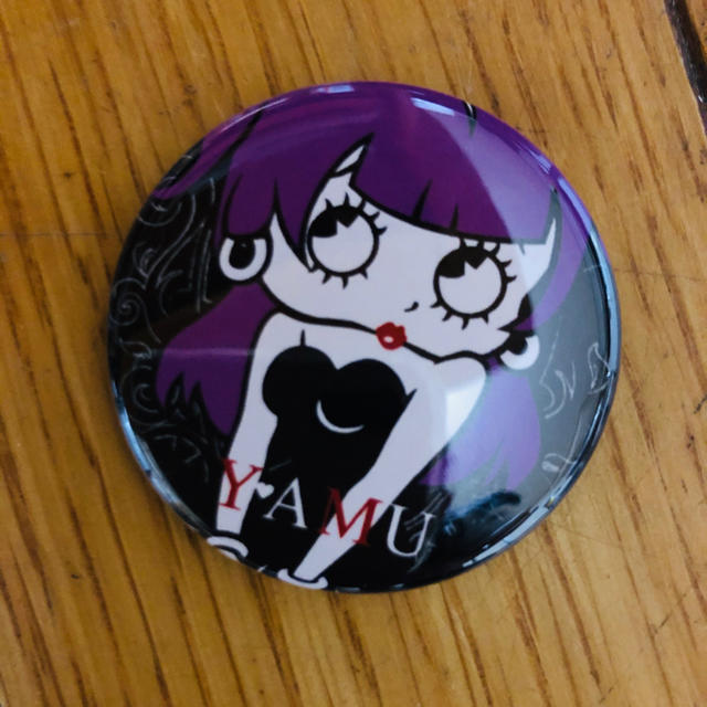 BETTY BOOP×悲劇のヒロイン症候群コラボ缶バッジ エンタメ/ホビーのタレントグッズ(アイドルグッズ)の商品写真