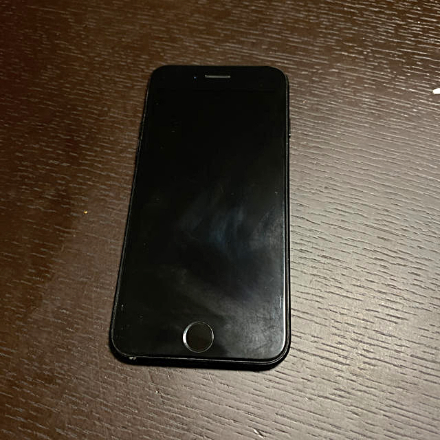 iPhone(アイフォーン)の専用　iPhone7 128GB ブラック　ジャンク品　箱あり スマホ/家電/カメラのスマートフォン/携帯電話(スマートフォン本体)の商品写真