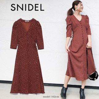 スナイデル(SNIDEL)のsnidel フロントボタンプリントワンピース(ロングワンピース/マキシワンピース)