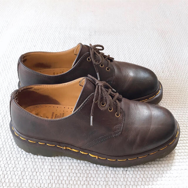 Dr.Martens(ドクターマーチン)のドクターマーチン 4ホール ダークブラウン イングランド製 レディースの靴/シューズ(ブーツ)の商品写真