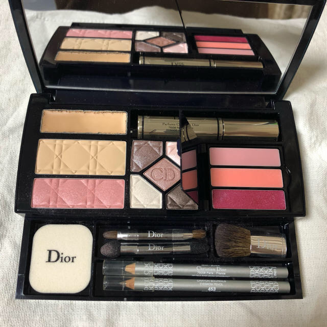 Dior(ディオール)のDior コスメセット パレット アイシャドウ マスカラ コスメ/美容のキット/セット(コフレ/メイクアップセット)の商品写真