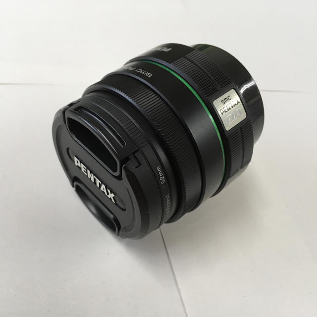 PENTAX(ペンタックス)の【限定値下げ】smc PENTAX-DA 50mmＦ1.8 スマホ/家電/カメラのカメラ(レンズ(単焦点))の商品写真