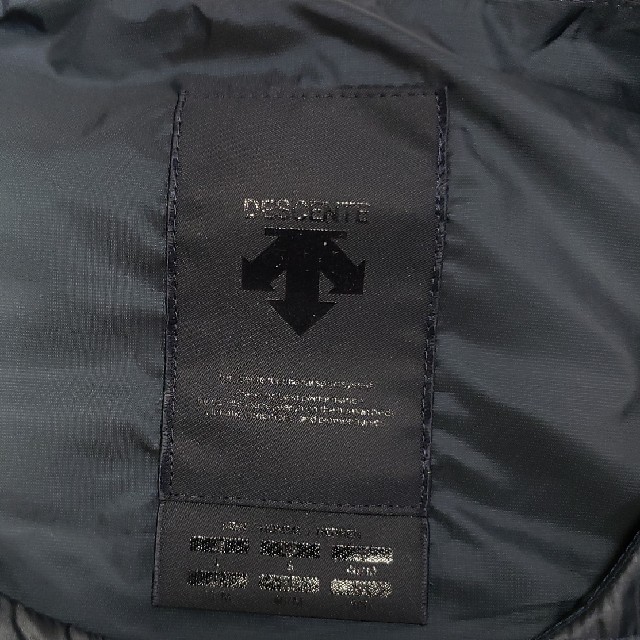 DESCENTE(デサント)のDESCENT ALLTERRAIN デサント オルテライン ダウンベスト 紺 メンズのジャケット/アウター(ダウンジャケット)の商品写真