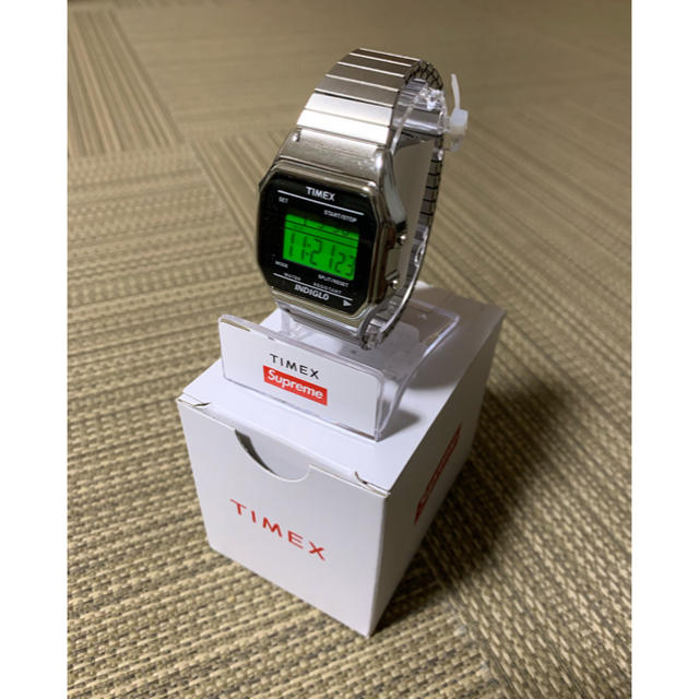 シルバー数回着用美品Supreme Timex Digital Watch Silver