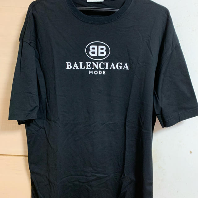 商品説明 Balenciagaのロゴtシャツです サイジングはオーバーサイズ目です 去年の夏前頃 渋谷のリンカンにて購入しました 白のブランドタグは初期デザインだそうです オーバーで着たい方は普段s Mの方 ジャストで着たい方は普段l Xlの方が