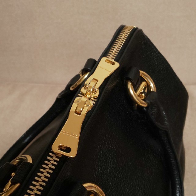 miumiu(ミュウミュウ)のシャー様専用  miumiu ミュウミュウ マドラス ボストン バッグ ブラック レディースのバッグ(ショルダーバッグ)の商品写真