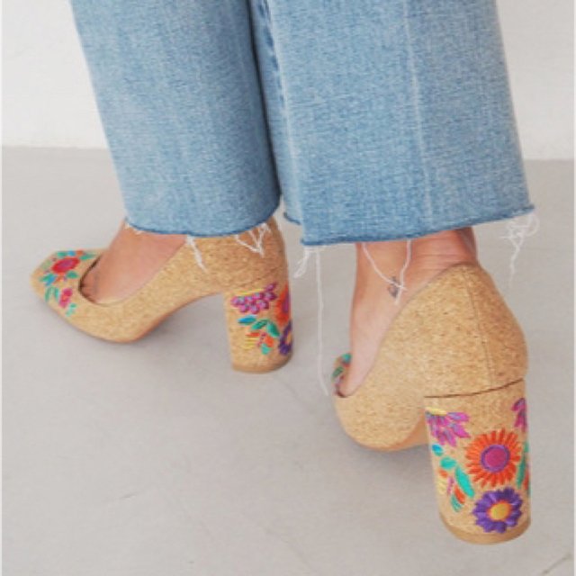 ALEXIA STAM(アリシアスタン)のアリシアスタン コルク パンプス M サイズ　Embroidered Pumps レディースの靴/シューズ(ハイヒール/パンプス)の商品写真