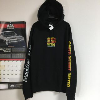 ルーカ(RVCA)のレア 新品 RVCA x smith street tattoo コラボパーカー(パーカー)