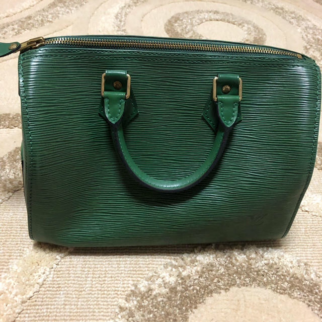 LOUIS VUITTON - ルイヴィトン スピーディ 25 エピ グリーンの通販 by ...