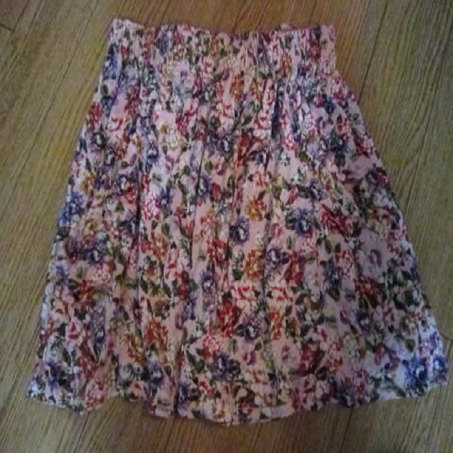 ZARA(ザラ)のZARA花柄スカート レディースのスカート(ミニスカート)の商品写真