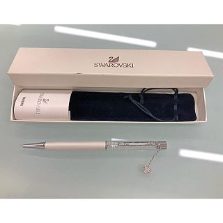 スワロフスキー(SWAROVSKI)の✨スワロフスキーSWAROVSKIクリスタル チャーム付きボールペン ハート✨(オフィス用品一般)