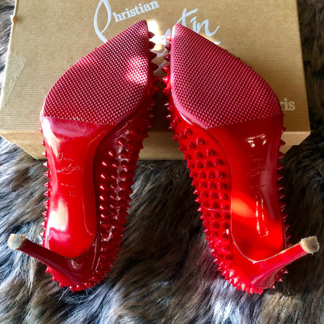 Christian Louboutin(クリスチャンルブタン)のクリスチャンルブタン  スパイク パンプス オールレッド レディースの靴/シューズ(ハイヒール/パンプス)の商品写真