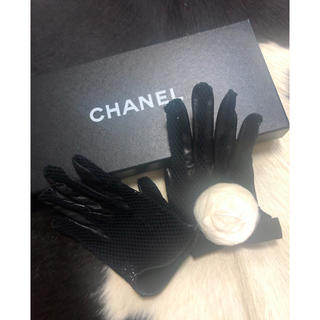 シャネル(CHANEL)の新品‼️シャネル  CHANEL  カメリア付皮グローブ(手袋)