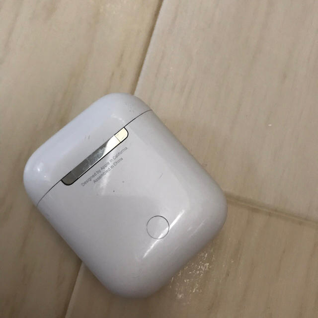 Apple(アップル)のAirPod　充電ケースのみ スマホ/家電/カメラのスマホアクセサリー(ストラップ/イヤホンジャック)の商品写真