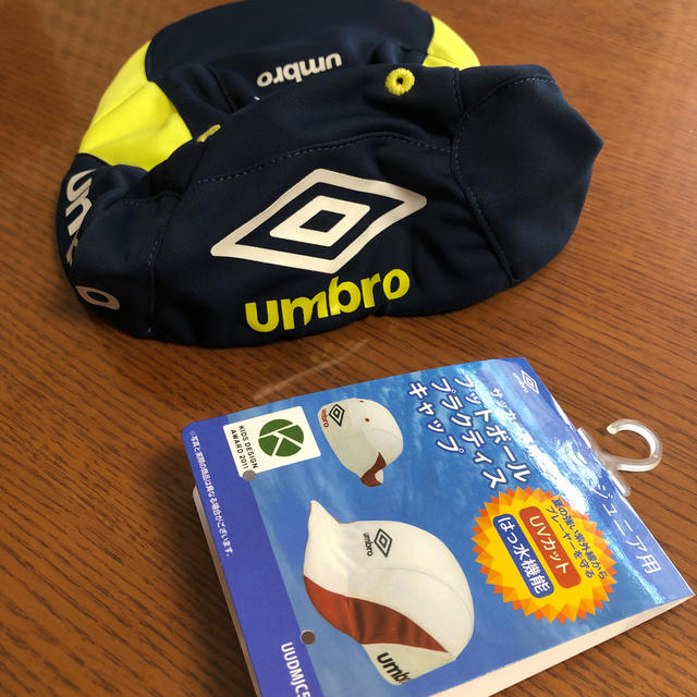 UMBRO(アンブロ)のサッカー キャップ キッズ ジュニア フリー 52cm umbro  キッズ/ベビー/マタニティのこども用ファッション小物(帽子)の商品写真