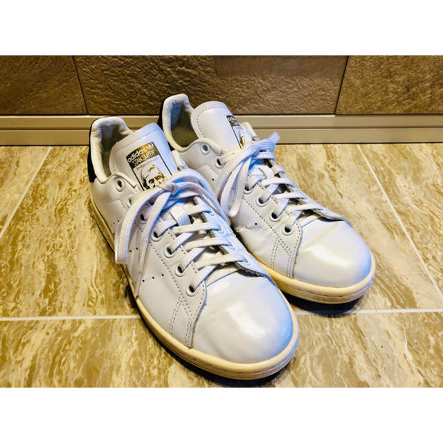 adidas(アディダス)のBEAUTY&YOUTHアローズ別注 adidas STAN SMITH レディースの靴/シューズ(スニーカー)の商品写真