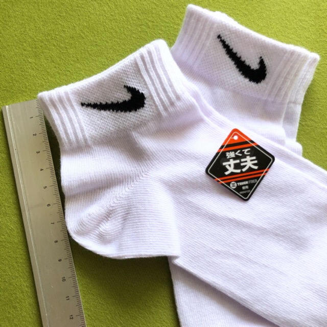 NIKE(ナイキ)の【ナイキ】 スニーカーにぴったり❣️くるぶし丈 白 靴下 2足組 NK-3SW レディースのレッグウェア(ソックス)の商品写真