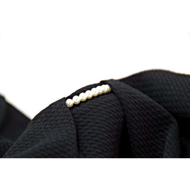送料込み【L】新品◆胸元パール 立体素材ブラウス/黒 レディースのトップス(シャツ/ブラウス(長袖/七分))の商品写真