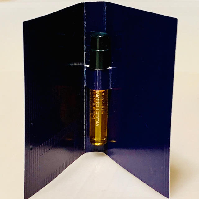 TOM FORD(トムフォード)のトムフォード バイオレット ブロンド EDP 1.5ml ミニ　香水 コスメ/美容の香水(ユニセックス)の商品写真