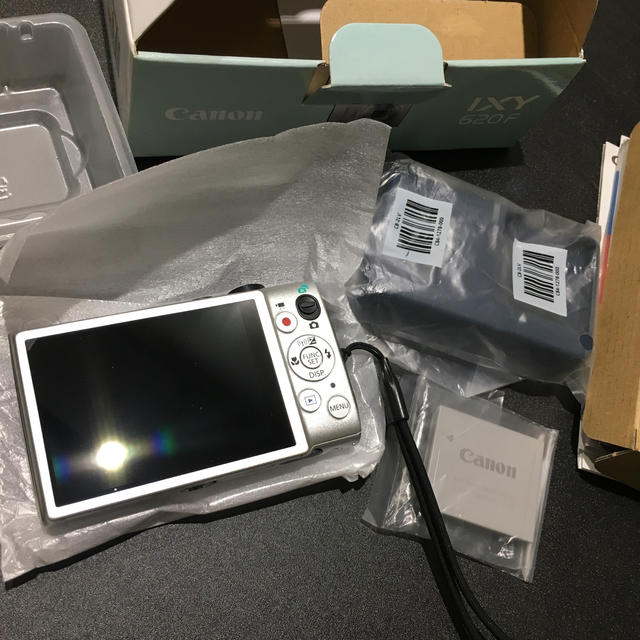 Canon(キヤノン)のcanon IXY620F 中古品 シルバー デジカメ スマホ/家電/カメラのカメラ(コンパクトデジタルカメラ)の商品写真