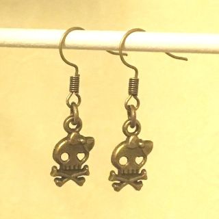 おちゃめなドクロ　ピアス(ピアス)