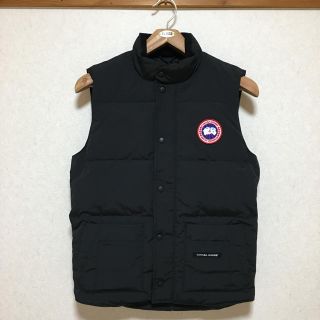 カナダグース(CANADA GOOSE)の《新品未使用品》カナダグース フリースタイル クルー ベスト 黒 S メンズ(ダウンベスト)