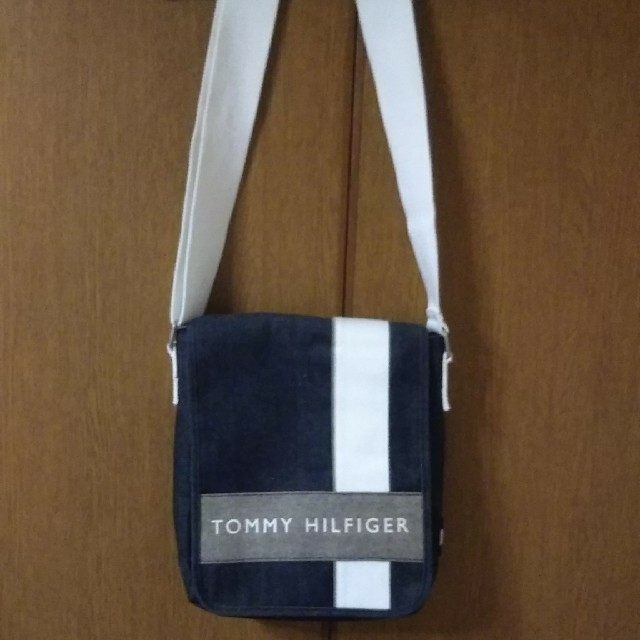 TOMMY HILFIGER(トミーヒルフィガー)のショルダーバッグ メンズのバッグ(メッセンジャーバッグ)の商品写真