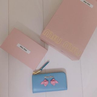 ミュウミュウ(miumiu)の美品！限定miumiuキーケース(キーケース)