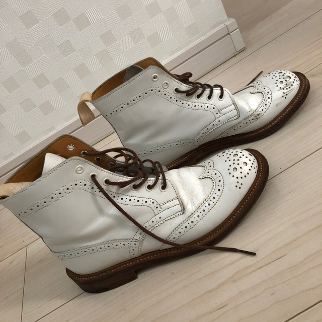 Tricker's トリッカーズ ウイングチップ キルト付き ホワイト 白 Tricker's トリッカーズ ウイングチップ キルト付き ホワイト 白