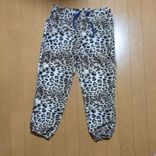 エイチアンドエム(H&M)のﾚｵﾊﾟｰﾄﾞ柄 パンツ サイズ140(パンツ/スパッツ)