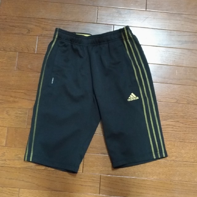 adidas(アディダス)のアディダス　ハーフパンツ　S キッズ/ベビー/マタニティのキッズ服男の子用(90cm~)(パンツ/スパッツ)の商品写真