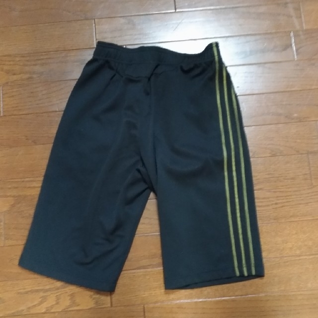 adidas(アディダス)のアディダス　ハーフパンツ　S キッズ/ベビー/マタニティのキッズ服男の子用(90cm~)(パンツ/スパッツ)の商品写真