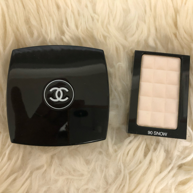 CHANEL(シャネル)の新品❤️シャネルイレールブラッシュ 90 SNOW ＋ケースセット コスメ/美容のベースメイク/化粧品(フェイスパウダー)の商品写真