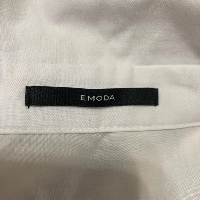 EMODA(エモダ)のEMODA白シャツ レディースのトップス(Tシャツ(半袖/袖なし))の商品写真