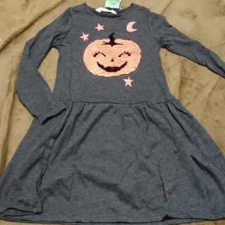 エイチアンドエム(H&M)の新品 110cm/115cm H&M 長袖ワンピース ハロウィン かぼちゃ 猫(ワンピース)