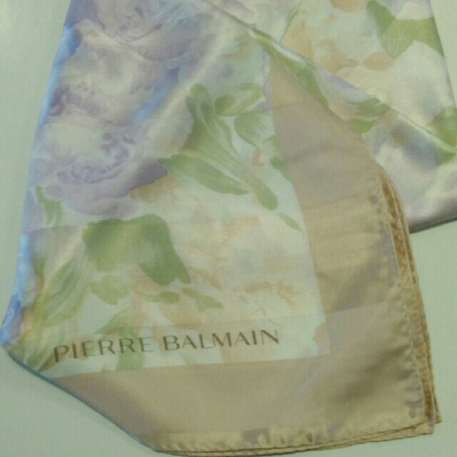 Pierre Balmain(ピエールバルマン)の(ココげん様専用)シルクスカーフ pierre balmain 箱あり レディースのファッション小物(バンダナ/スカーフ)の商品写真