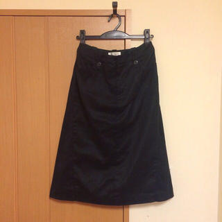 アーヴェヴェ(a.v.v)のa.v.v. 黒skirt(ひざ丈スカート)