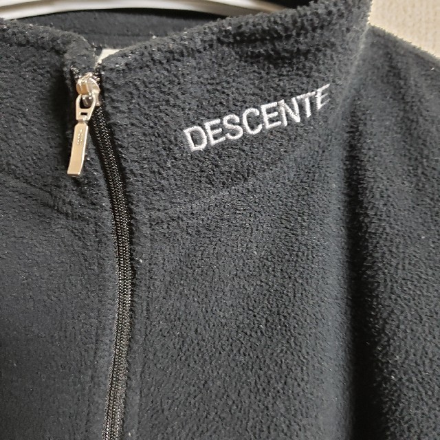 DESCENTE(デサント)のデサント アノラック フリース ブラック ワンポイント ロゴ 刺繍 オルテライン メンズのトップス(ジャージ)の商品写真